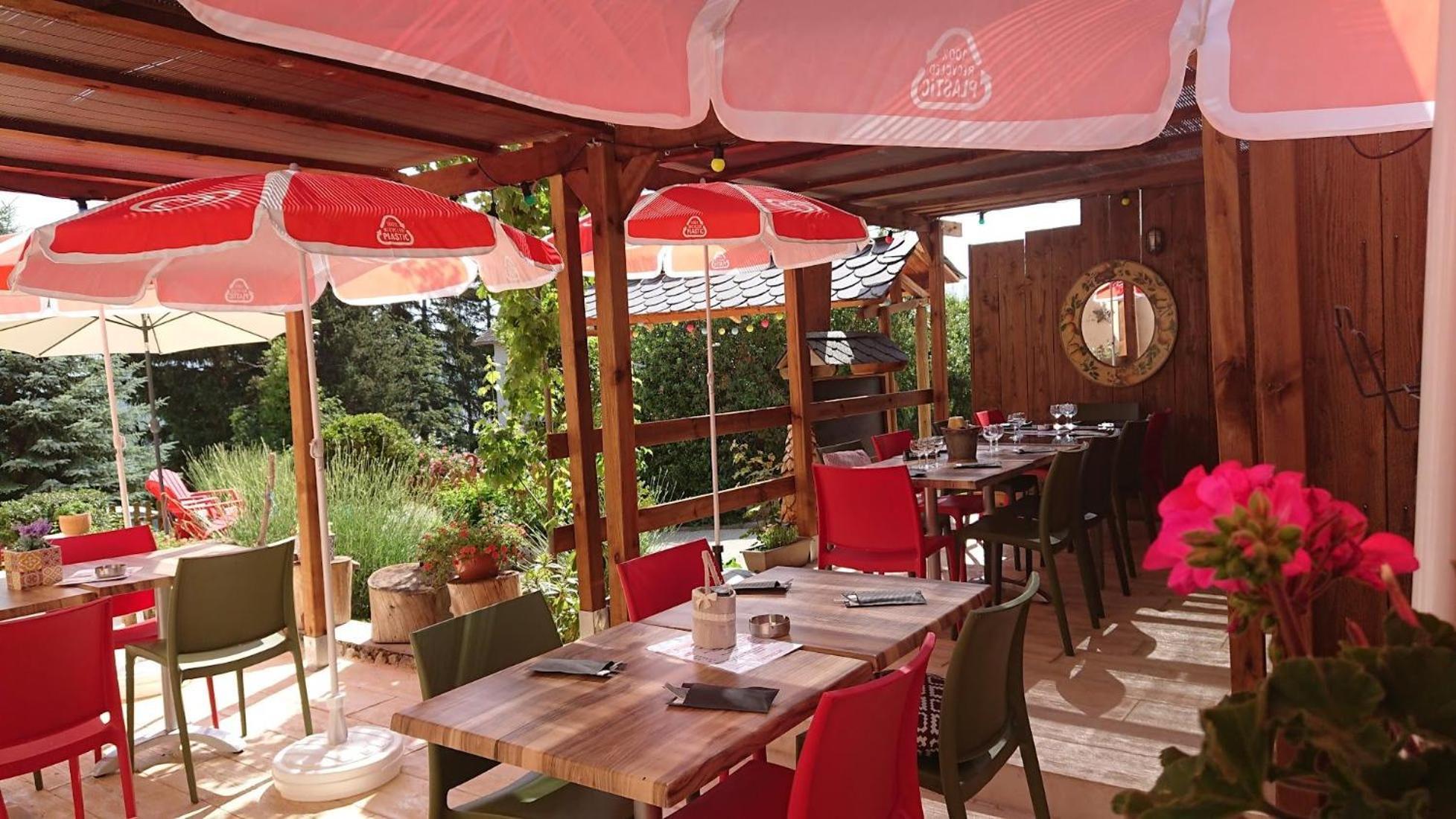 Le Sapin Rouge - Restaurant - Bar - Chambres D'Hotes Artigues  Exterior photo